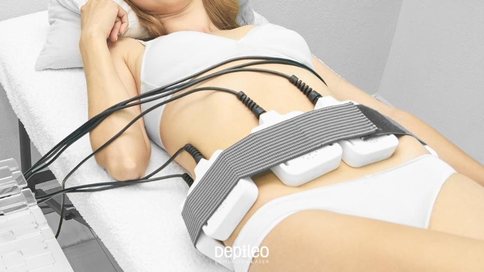 Tratamiento de láser lipolítico para eliminar grasa localizada en el abdomen