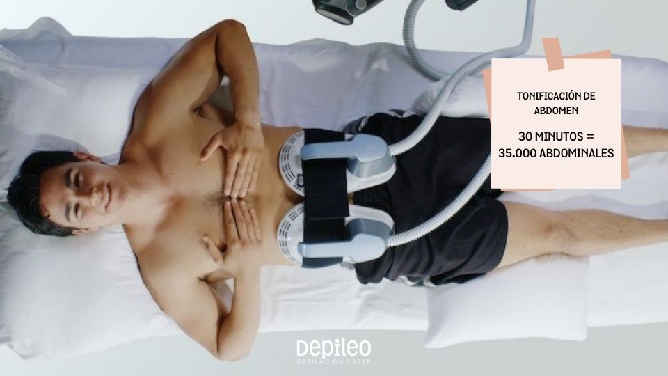 Hombre fortaleciendo el abdomen en una sesión de musculpt Tratamiento con Musculpt, ondas electromagnéticas focalizadas de alta intensidad para tonificar abdomen y elevar los glúteos.