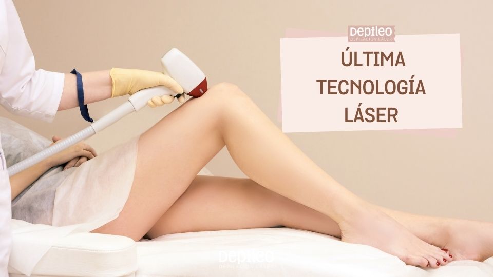 Mujer recibiendo tratamiento de depilación láser de piernas en Depileo, disponible en Murcia, Cartagena, Lorca y Alicante.